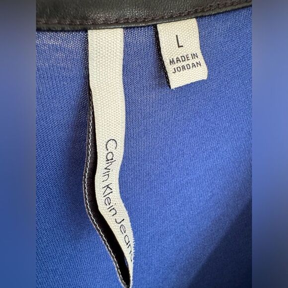 SALE! Blue Calvin Klein Lace Shoulder Top Size L - Picture 7 of 7